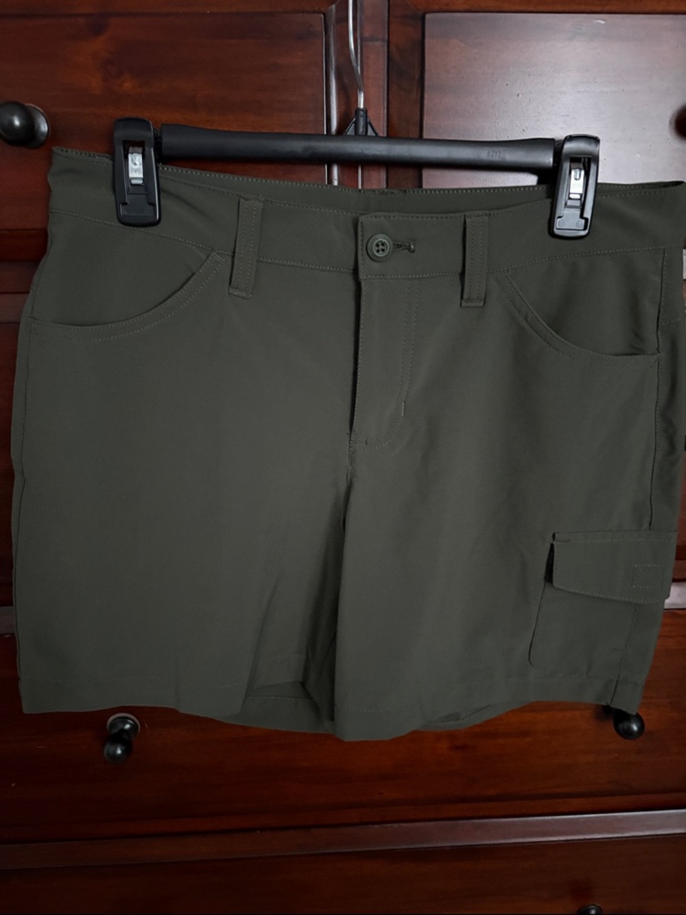 Eddie Bauer 6 inch  Women's Olive Cargo Shorts